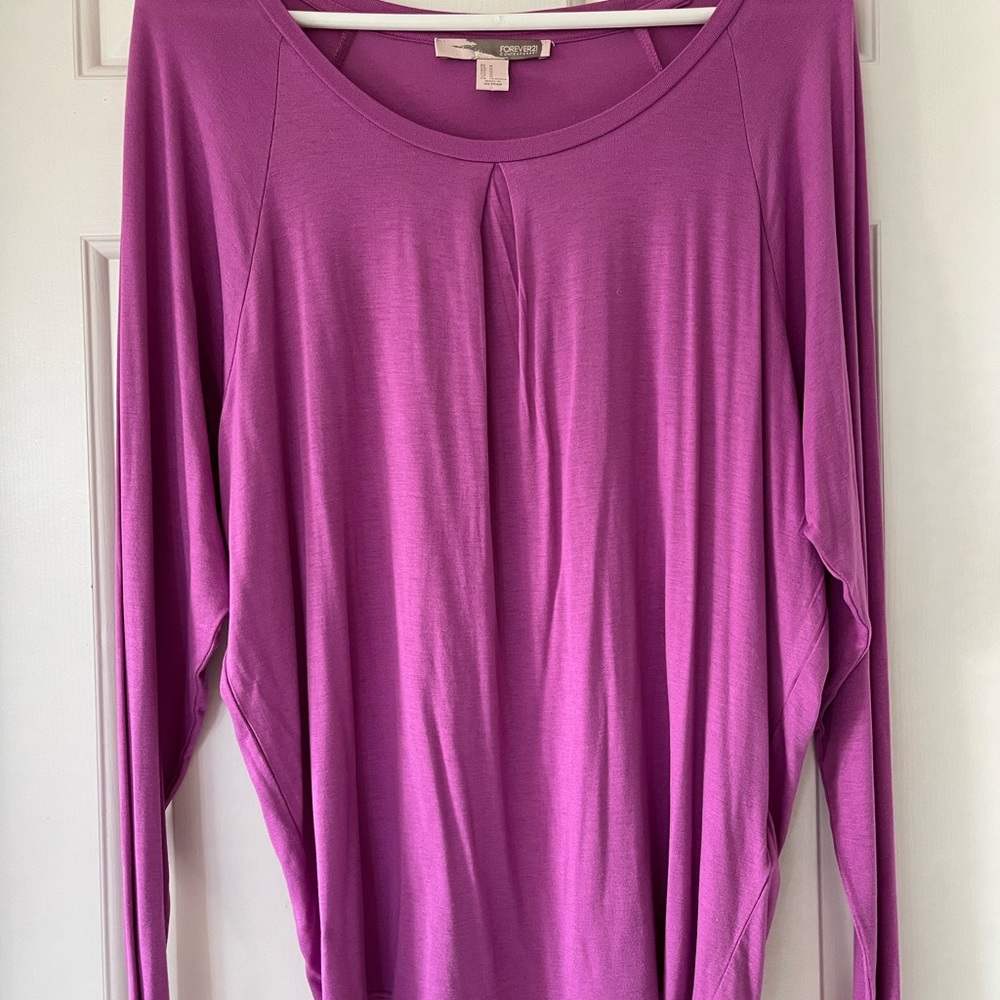 Forever 21 long sleeve top in a medium size, beautiful color and soft fabric